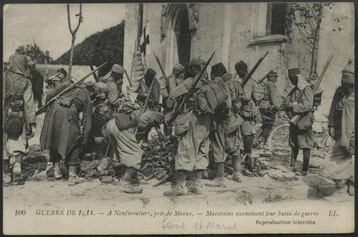 Soldats marocains examinant leur butin de guerre en Seine-et-Marne (vue 1), éclaireurs belges abrités derrière une meule (vue 3), la toilette au retour des tranchées pour le 318 RI de réserve (vue 5).